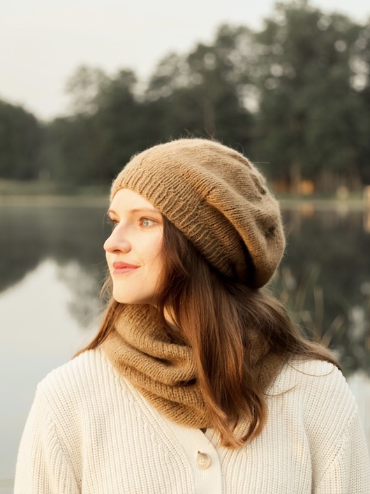 czapki damskie Camelowa czapka beretowa z wełny alpaki Parisian
