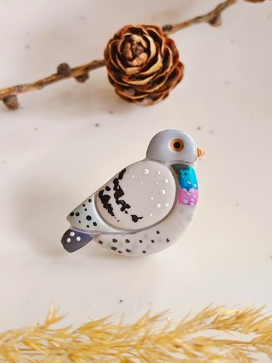 przypinki Pin z gołębiem, broszka z podobizną gołębia, przypinka z ptaszkiem