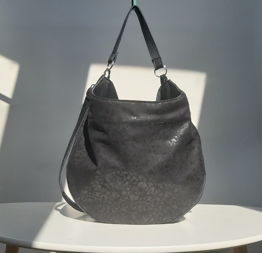 torby na ramię Czarna miękka torebka na ramię ze skóry w kwiatki