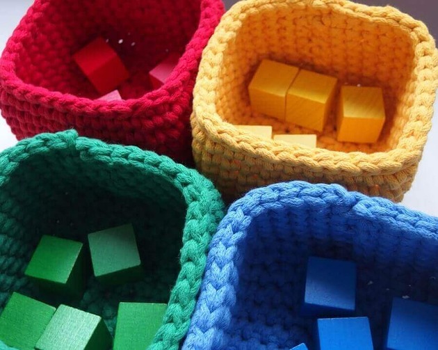 klocki i zabawki drewniane Sorter kolorów koszyki+ klocki