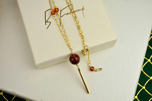 złote naszyjniki Długi naszyjnik z koniakowym bursztynem pr. 585