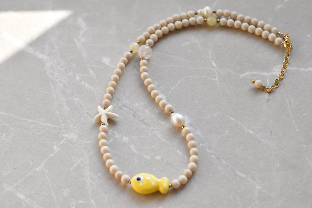 naszyjniki - inne Naszyjnik z rybką i kamieniem rzecznym