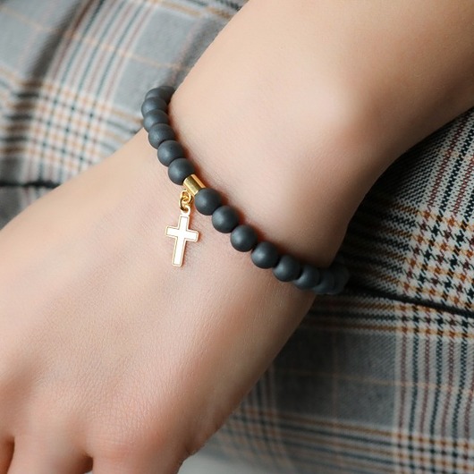 Bransoletka z hematytów matowych i krzyżykiem Coccola JEWELLERY