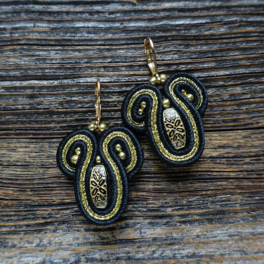 kolczyki soutache Małe , czarno-złote eleganckie kolczyki sutasz