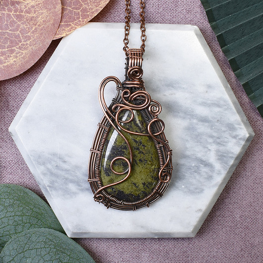 wisiory Miedziany wisiorek wire wrapping z zielonym jaspisem #463