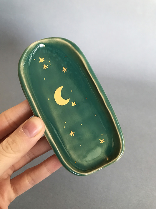 Ceramiczny talerzyk zielony z księżycem ELEMTHEBRAND