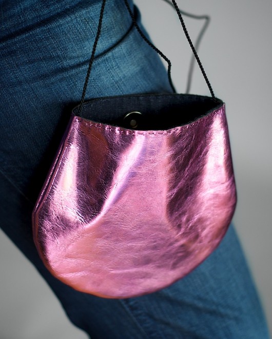 Różowa skóra metalik  Boho patkas