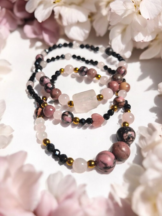 bransoletki z kamieni naturalnych Zestaw bransoletek z kamieni naturalnych rodonit, turmalin, kwarc na Walentynki