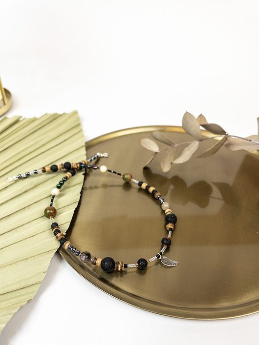 srebrne naszyjniki Naszyjnik z koralików naturalnych - srebrne skrzydło