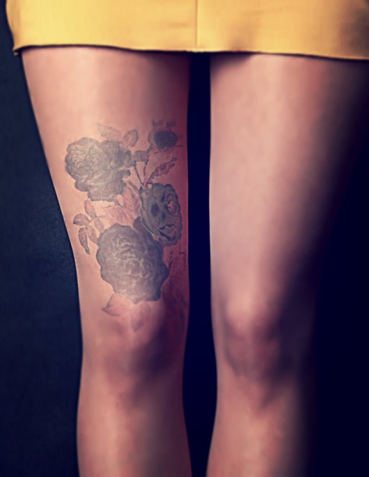 Rajstopy Tattoo Tights - Kwiatowy wzór Kelly at large