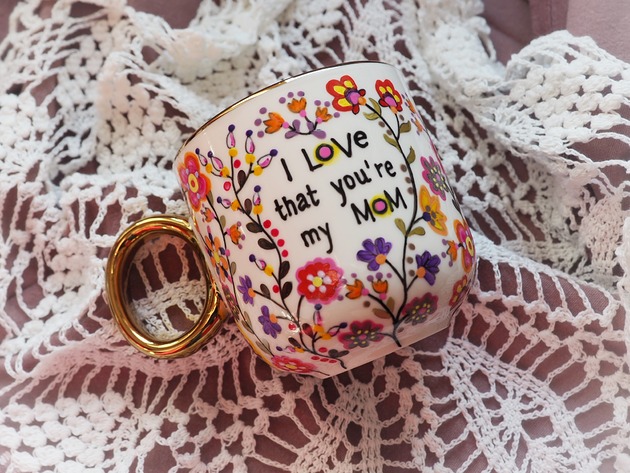 kubki Ręcznie malowany kubek dla mamy LOVE MOM
