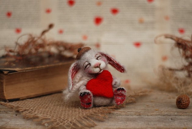 misie i maskotki Zakochany Króliczek