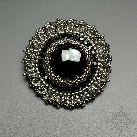 broszki Fleur d'argent, broszka z onyksem, beading, haft