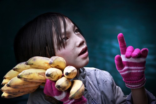 Chłopiec z Bananami Ewa Saj Fotografie
