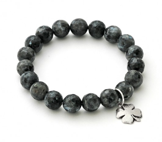 Black labradorite with clover pendant. Lavoga