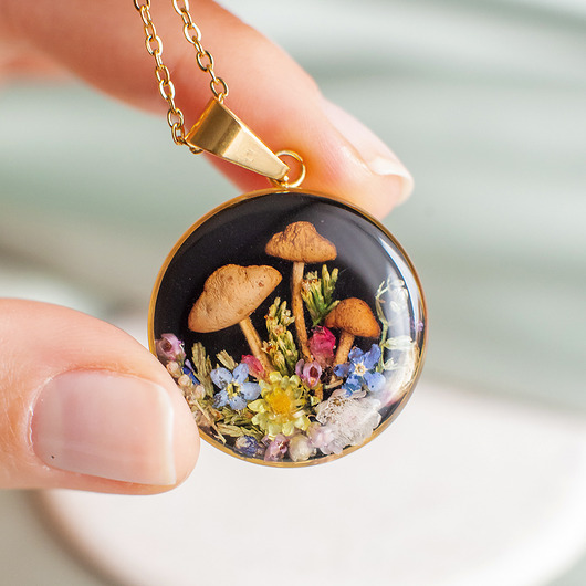 wisiory Naszyjnik z leśną kompozycją