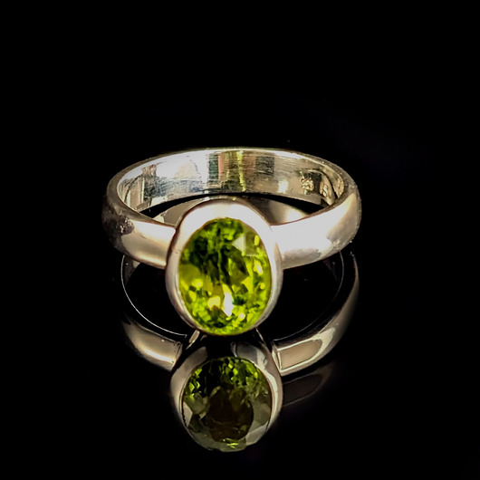 pierścionki srebrne Pierścionek szlachetny wiosenny peridot
