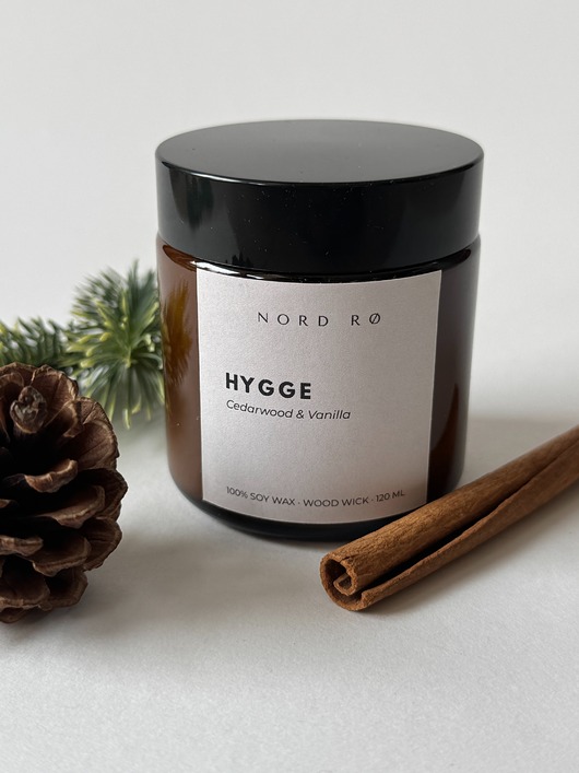 świeczniki i świece Naturalna świeca sojowa HYGGE: Cedarwood & Vanilla 90 g NORD RØ