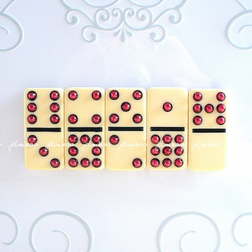 Domino magnesy jelonkaa