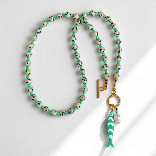 chokery Naszyjnik z rybką : jaspis dalmatyński, masa perłowa, perła