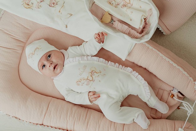 body i śpiochy niemowlęce Niemowlęcy pajacyk welurowy INKI ekri