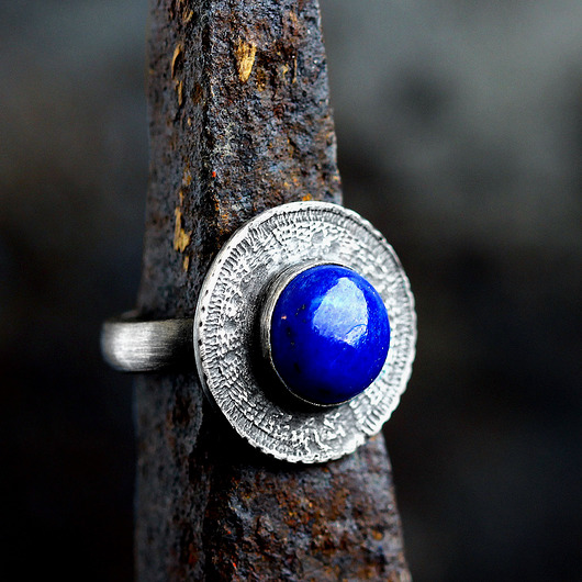 pierścionki srebrne Srebrny pierścionek tribal z naturalnym kamieniem, lapis lazuli