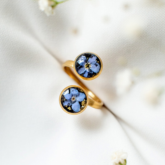 pierścionek z żywicy Pierścionek z niezapominajkami