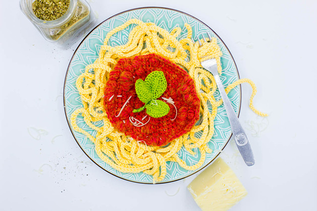 zabawki - inne Szydełkowe spaghetti z sosem pomidorowym i bazylią