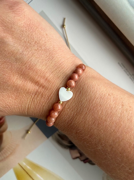 bransoletki z kamieni naturalnych Bransoletka na sznurku karmelowy marmurek i serce