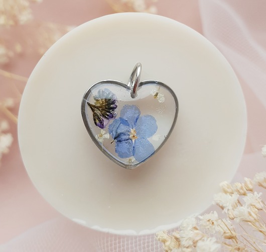 Naszyjnik serduszko z niezapominajką Jaskółcze ziele handmade 