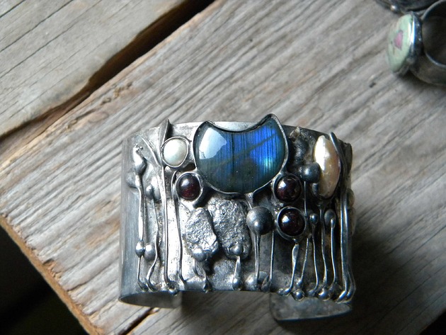 bransoletki z kamieni naturalnych Labradoryt - roślina   - BRANSOLETA MANKIET  CUFF