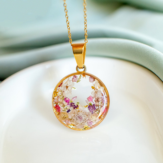 wisiory Wisiorek z kompozycją kwiatową