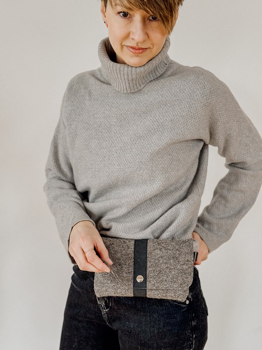 saszetka nerka Marmollada - torebka filcowa mała SZAROBRĄZOWA + c