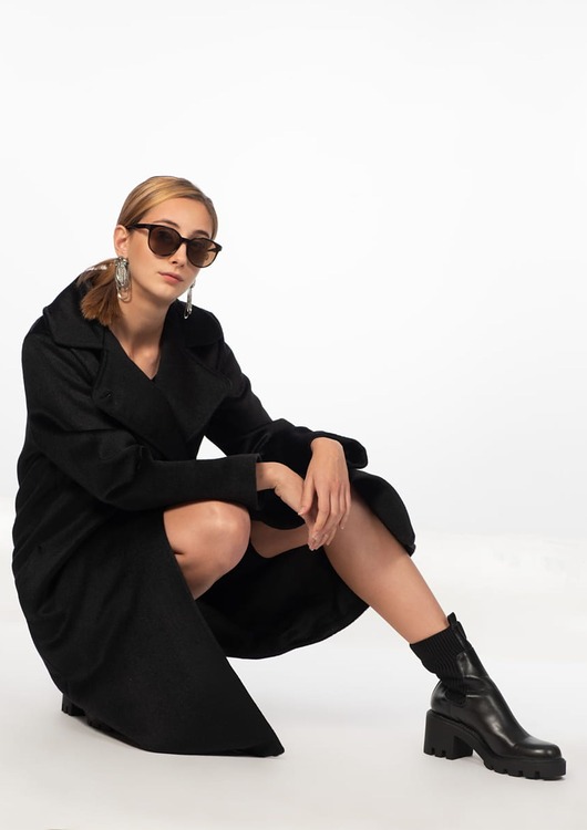 płaszcze damskie Czarny płaszcz z alpaki 36