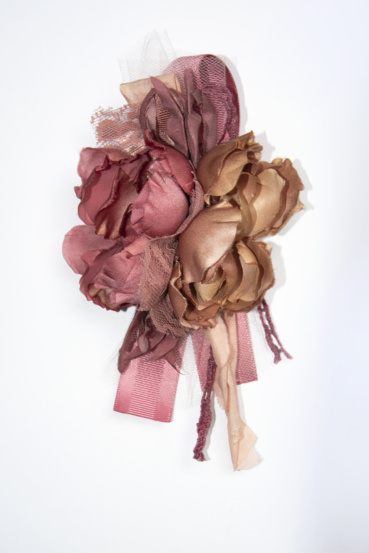 broszki Broszka z jedwabnymi kwiatami.