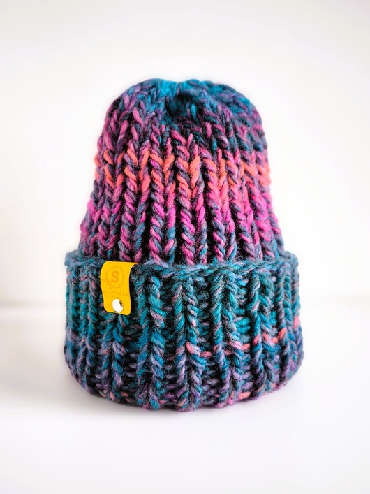 czapki damskie MAXCOLOR kolorowa czapka "kosmiczne energie"