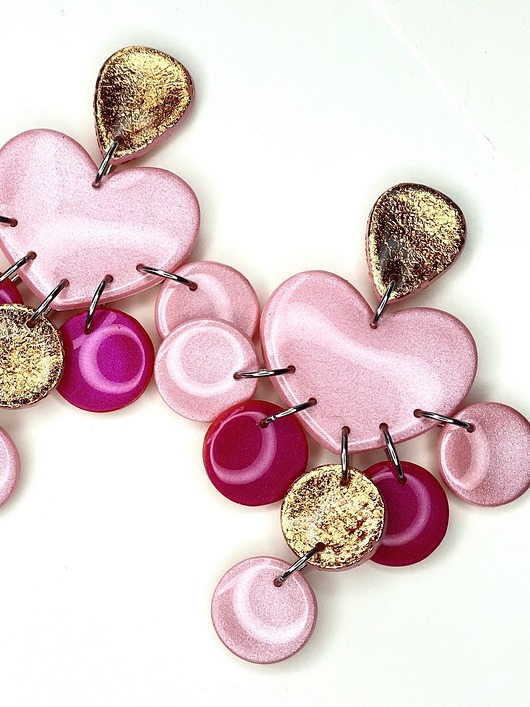 kolczyki z masy plastycznej Kolorowe wiszące kolczyki na sztyfcie serca