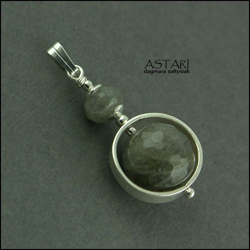 LABRADORYT W SREBRZE Astari