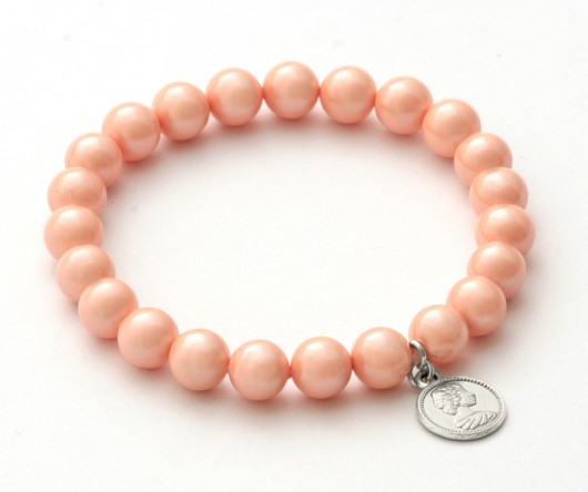 Pearl with coin pendant in salmon. Lavoga