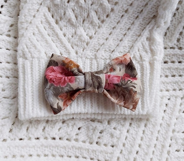 broszki Broszka kokarda w kwiaty