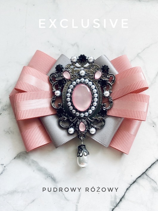 broszki Kolekcja  Exclusive  Brosza z  różową ozdobą Glamour