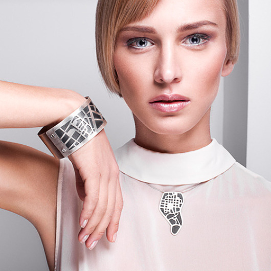 srebrne naszyjniki Elegancki srebrny naszyjnik mapa miasta