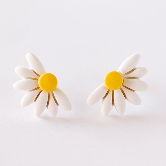 kolczyki z masy plastycznej Kolczyki MINI DAISY WHITE