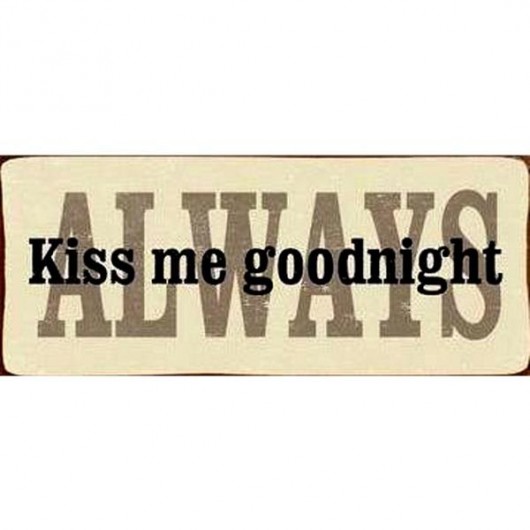 Szyld Always Kiss me goodnight MIA home
