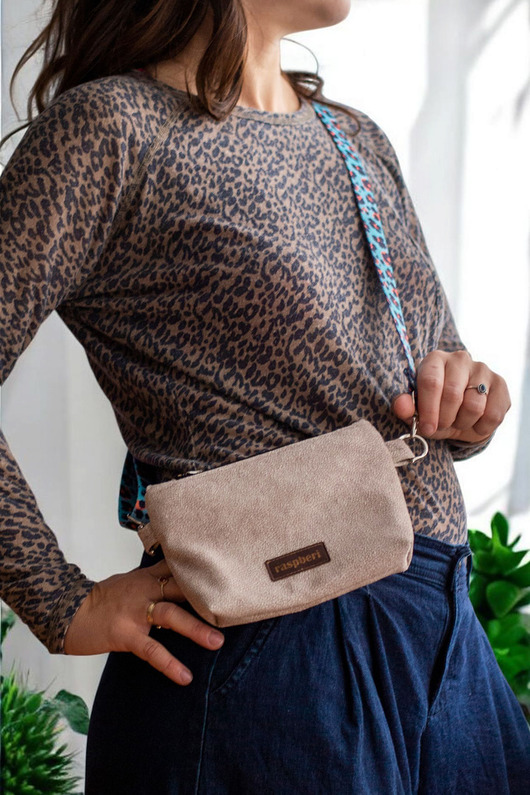 torebki mini Mini beżowa kopertówka z weluru