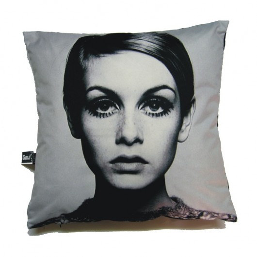 Poduszka z Twiggy Gaul Designs