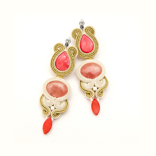 Kolczyki soutache - ślubne, koralowe, złote maanuela