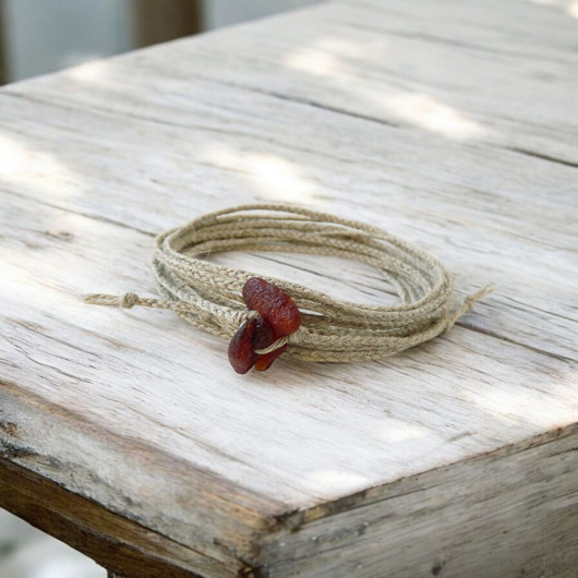 bransoletki na sznurku Len i bursztyn koniakowy bransoletka