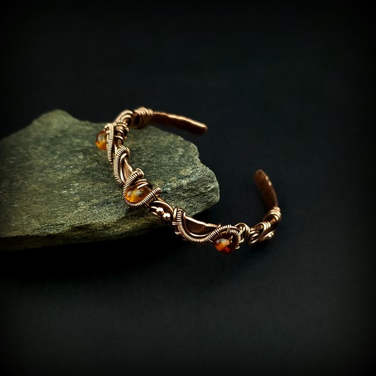 bransoletki wire wrapping Bransoleta mankietowa z bursztynem