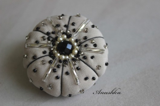 Silky brooch_taupe ANUSHKA